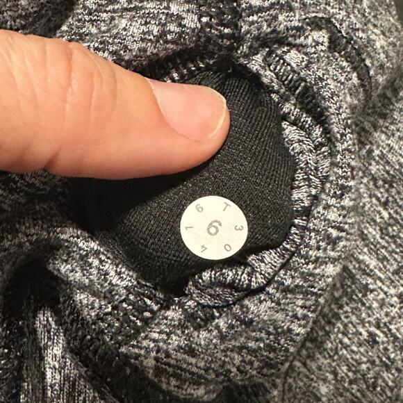 Lululemon leggings size 6 - Picture 9 of 10